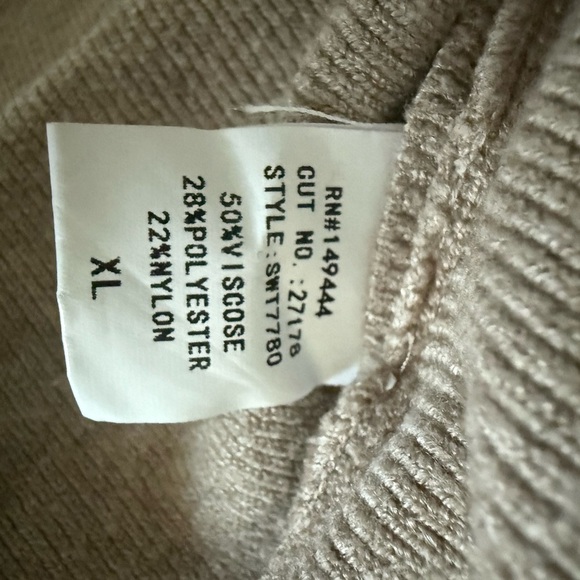 Ember Sweater -  Delicate Lace and Pearl Detail on Sleeves - Picture 6 of 7